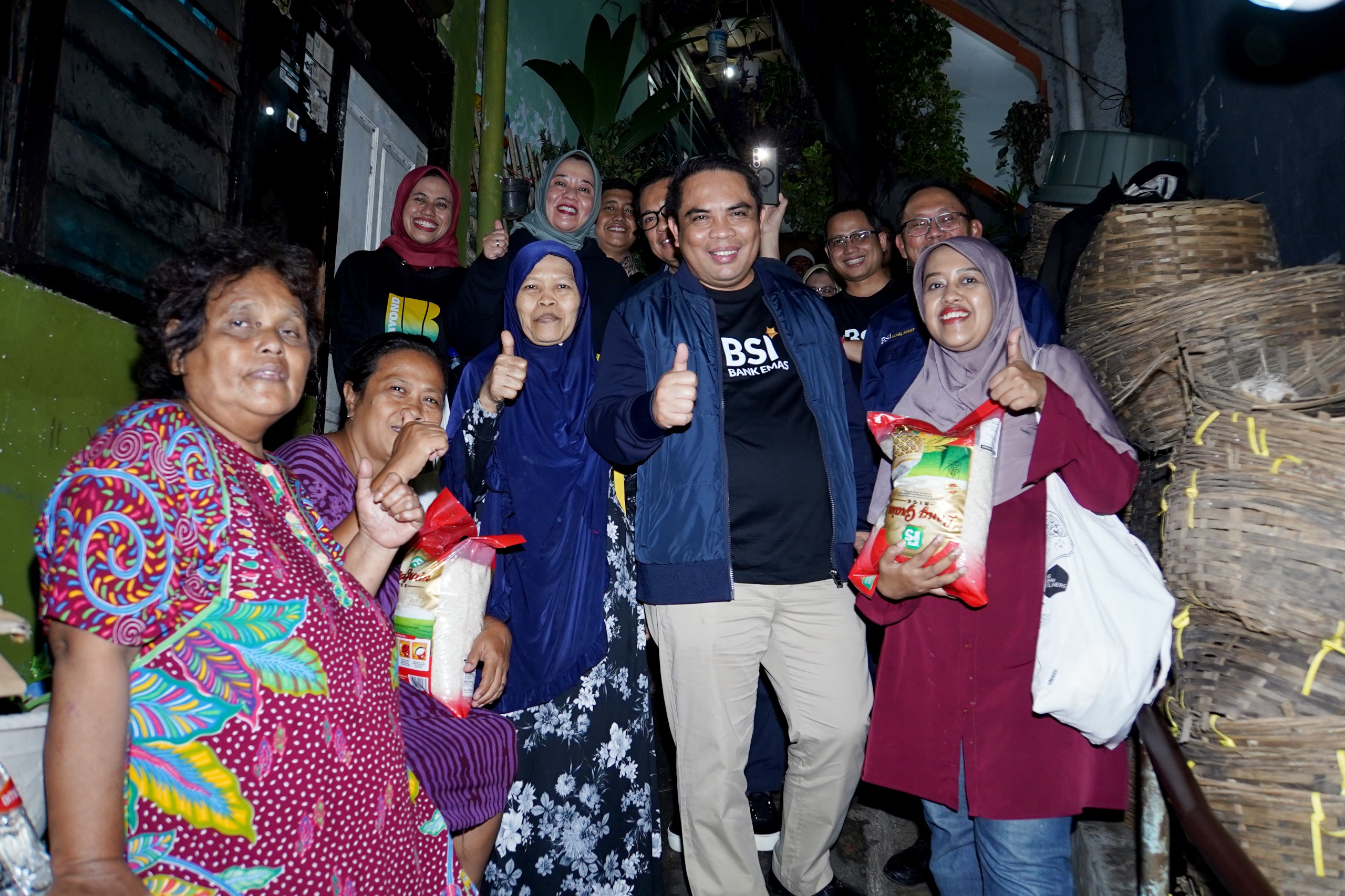 Komitmen Langsung BSI Untuk Korban Banjir dan Anak Yatim di Jabodetabek