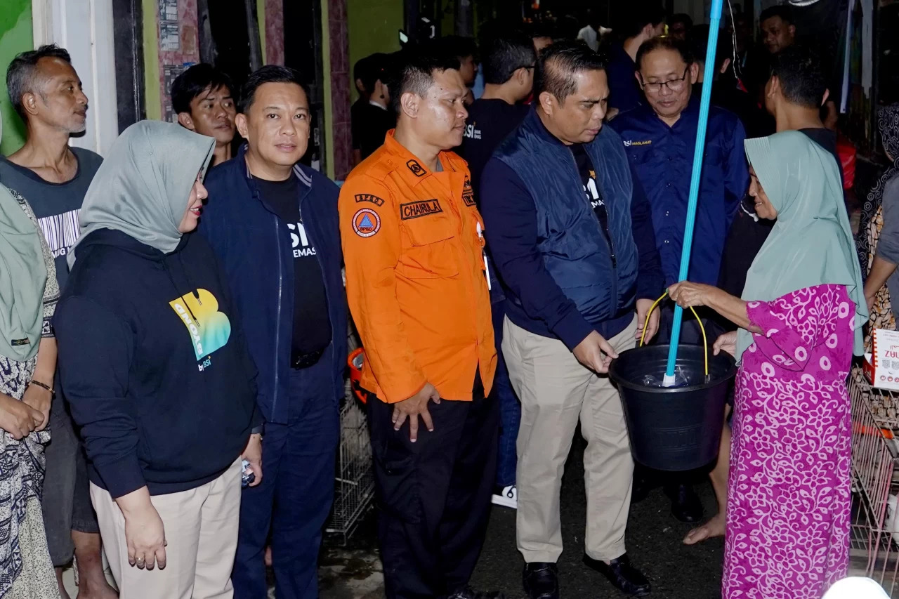 Bantuan BSI: Dari Makanan Hingga Pendidikan untuk Korban Banjir dan Anak Yatim”