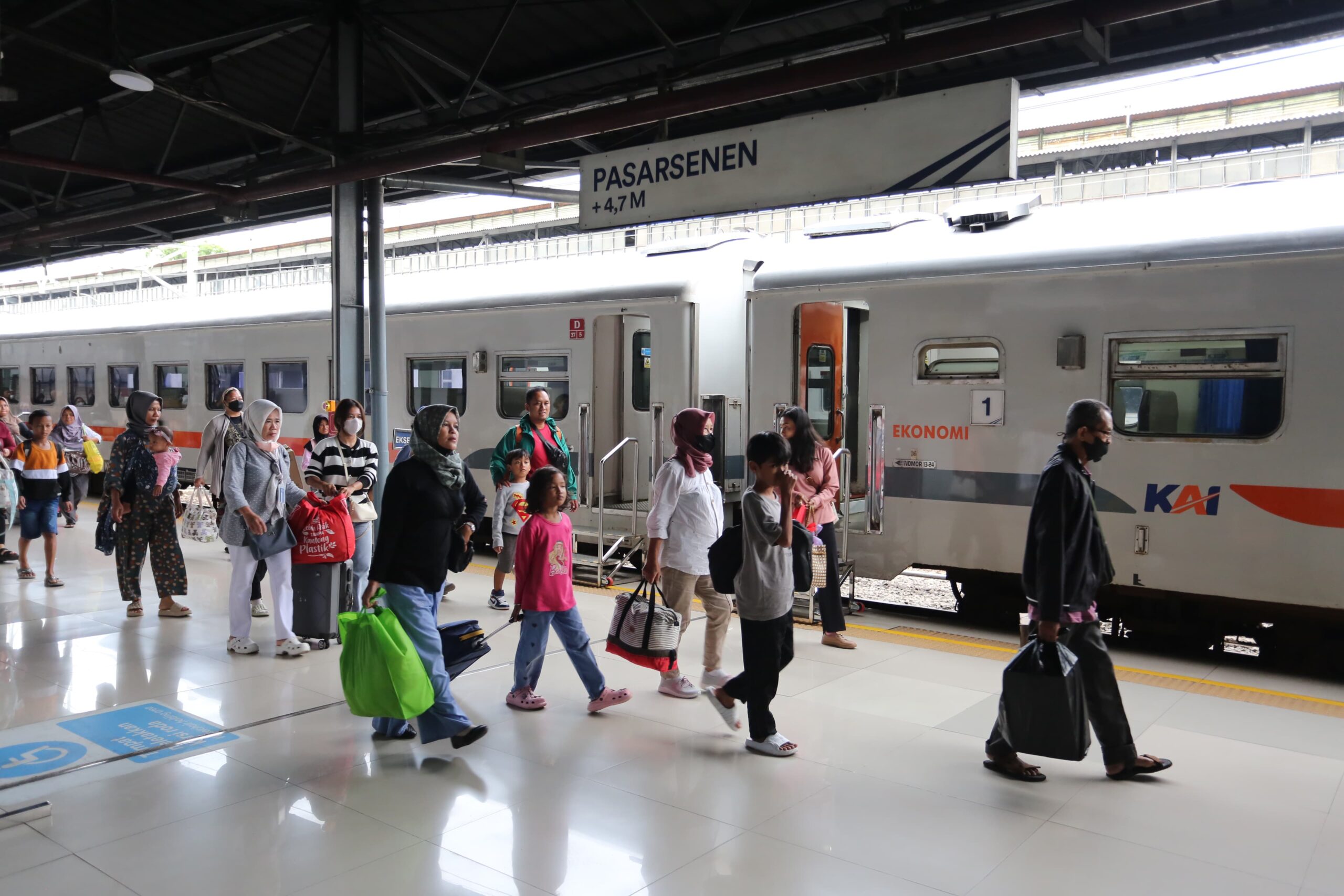 Mudik Naik Kereta? Ini Tanggal Keberangkatan KA dari Gambir & Pasar Senen yang Bisa Dipesan, Tiket KA Hampir 2,3 Juta Terjual