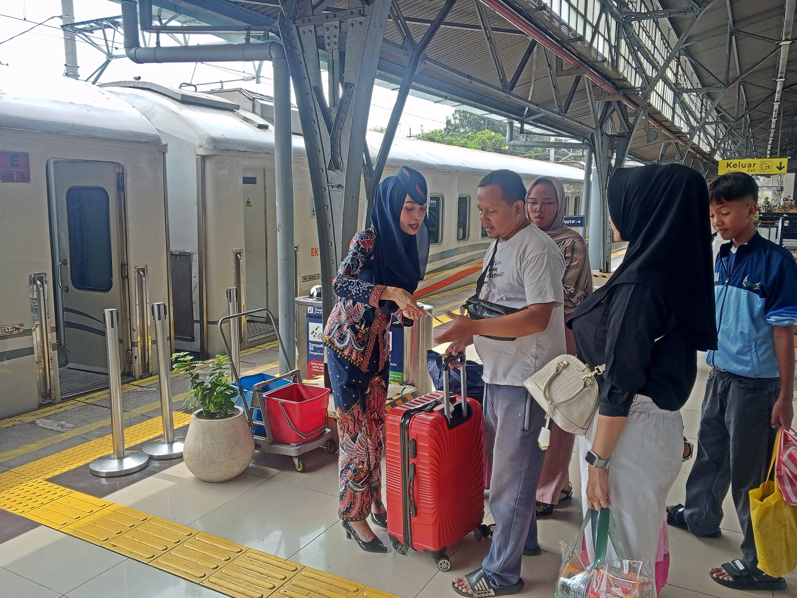 Subsidi BBM Bantu Warga Mudik Murah, KAI Sukses Angkut Jutaan Pelanggan