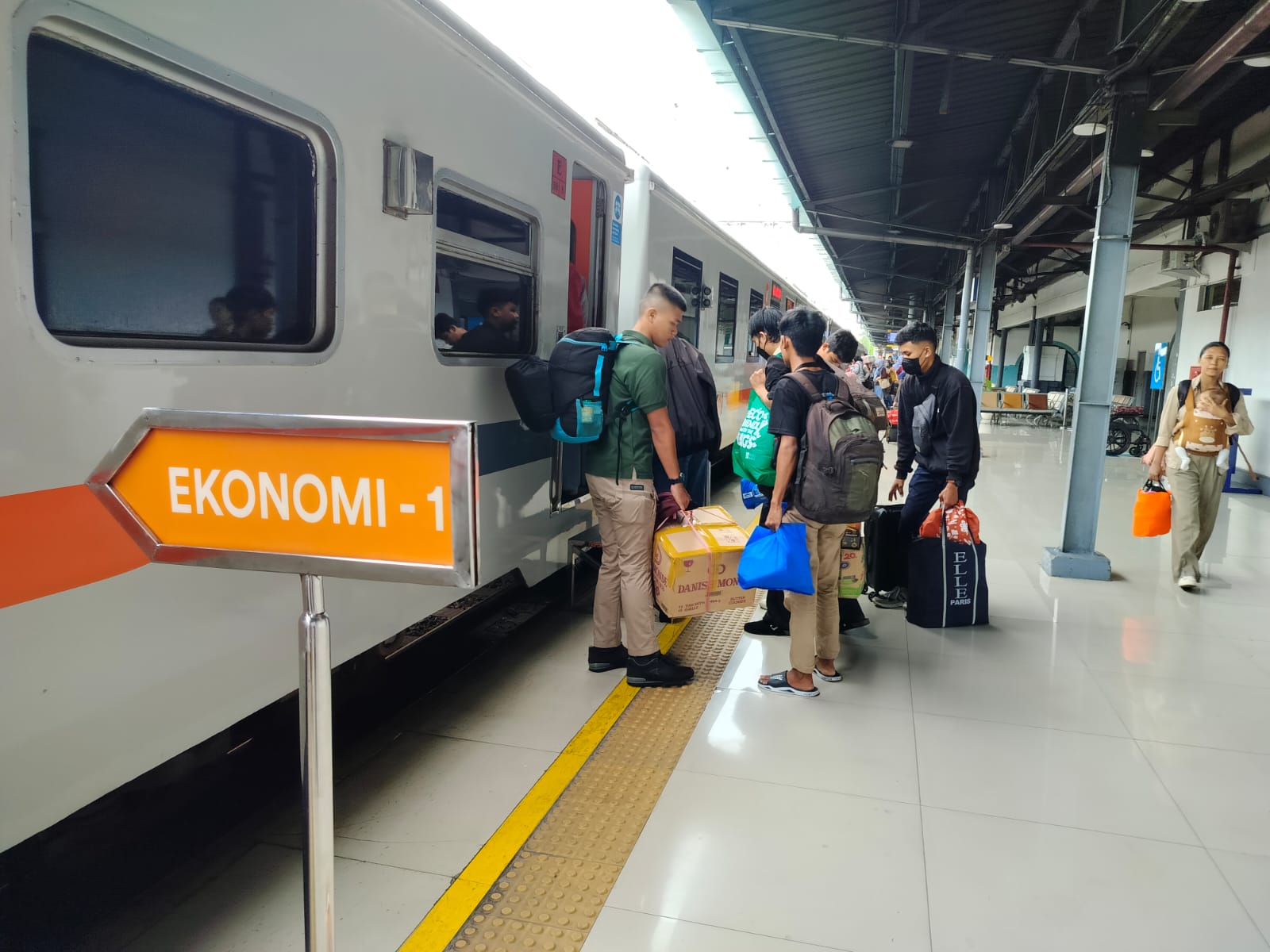 Mobilitas Tinggi, KAI Layani 21,7 Juta Pelanggan dalam 19 Hari Lebaran