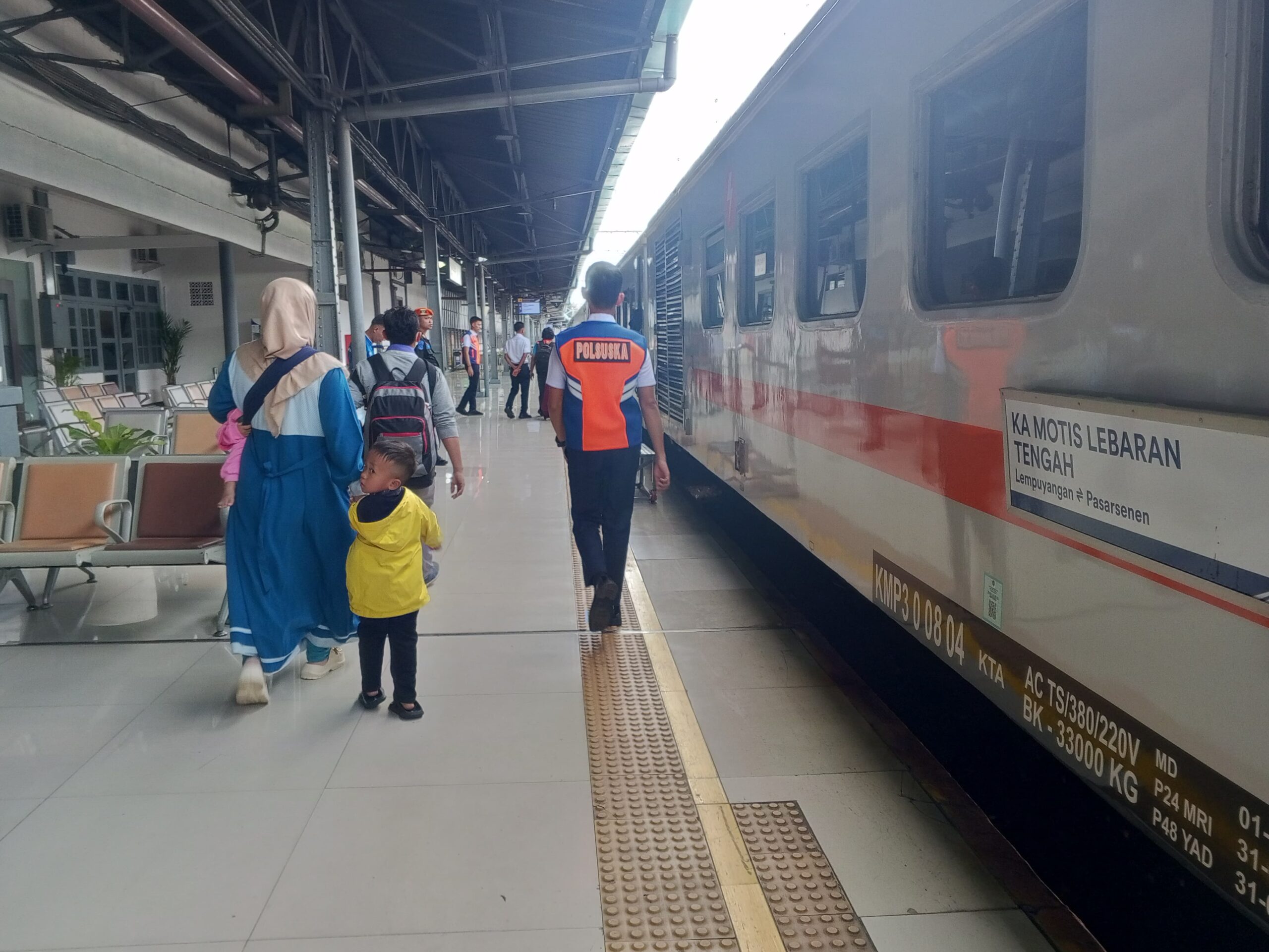 Lebaran 2025: KAI Group Catat Layanan 984 Ribu Penumpang di Hari Pertama, Total 13,3 Juta Sejak 21 Maret