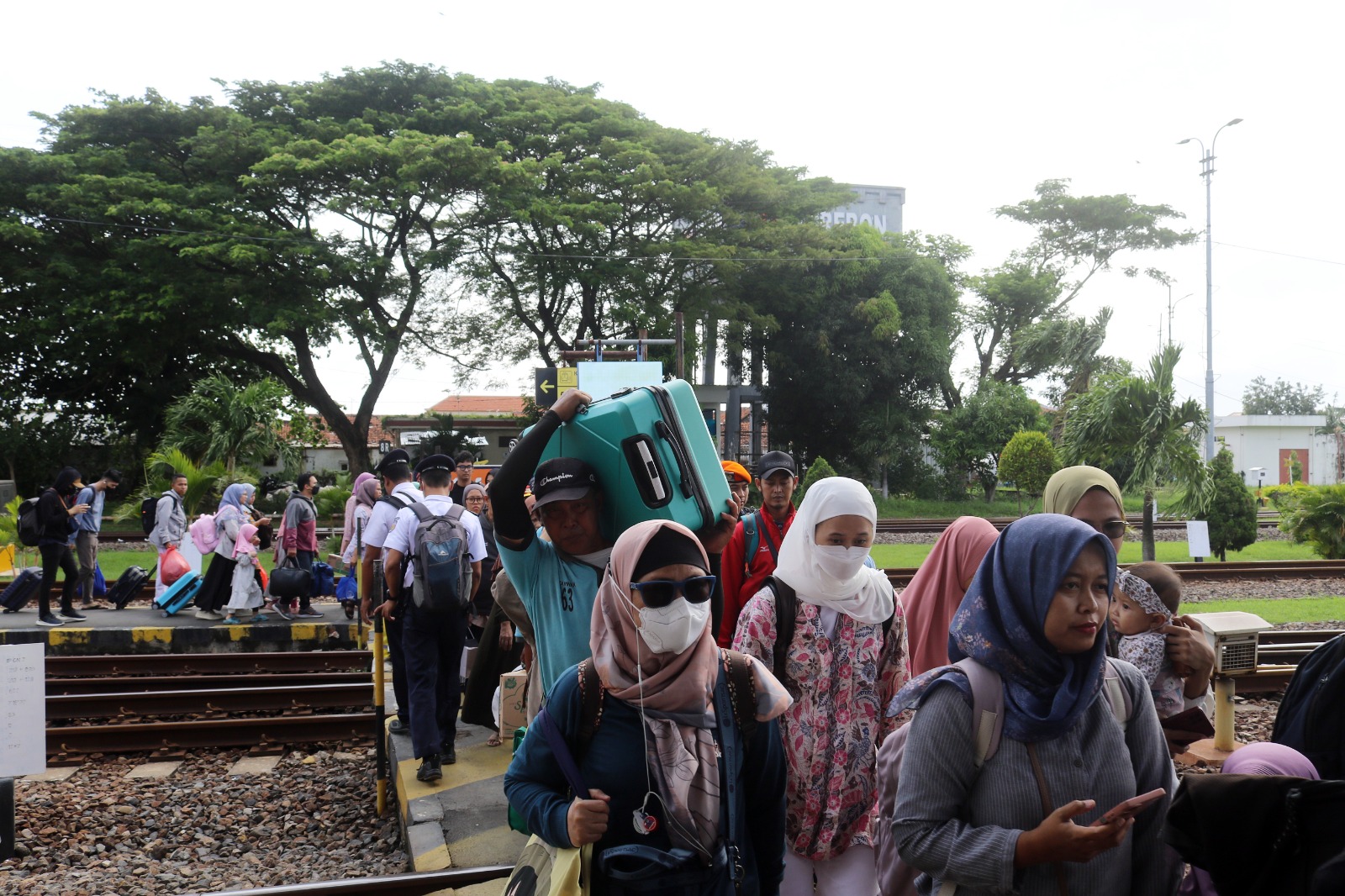 Kereta Api Gunung Jati dan Cakrabuana Tawarkan Mudik Hemat