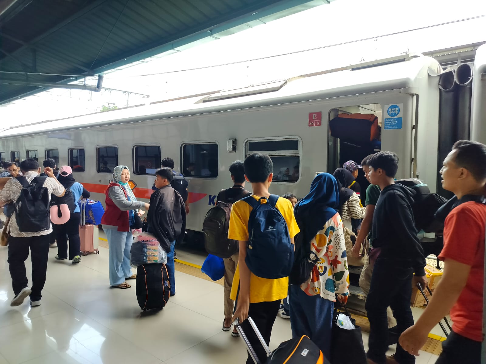 (VIDEO) KAI Group Berhasil Layani 10,6 Juta Penumpang Selama Mudik Lebaran 2025