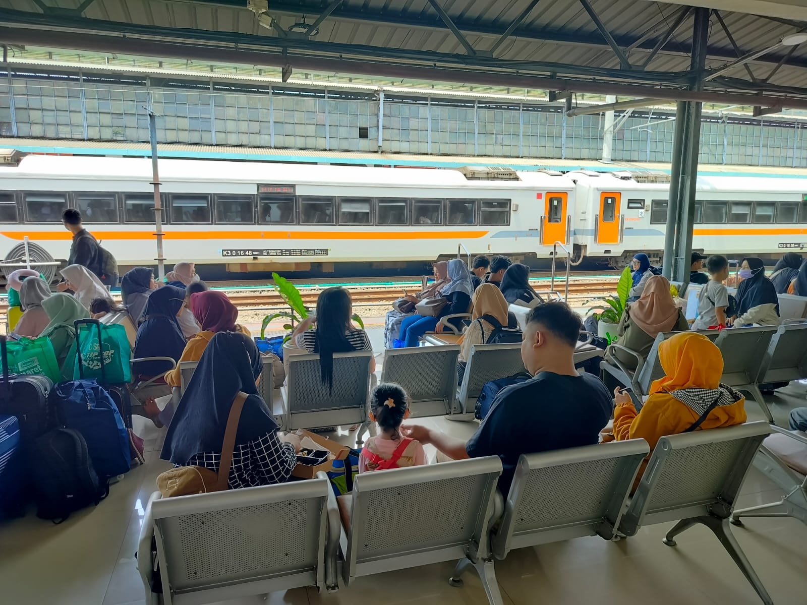 Kapasitas Kereta Api KAI Meningkat untuk Penuhi Permintaan Pasca Lebaran