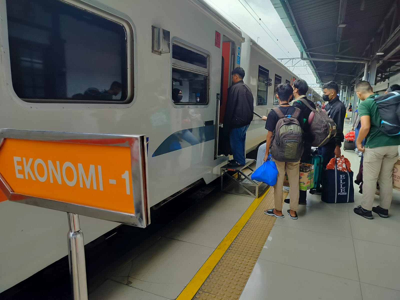 Dirut KAI: KAI Semakin Berkomitmen Berkat Dukungan dan Apresiasi Masyarakat
