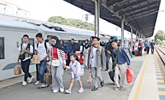 Angkutan Lebaran 2025: KAI Daop 3 Cirebon Berhasil Meraih OTP 99,35%
