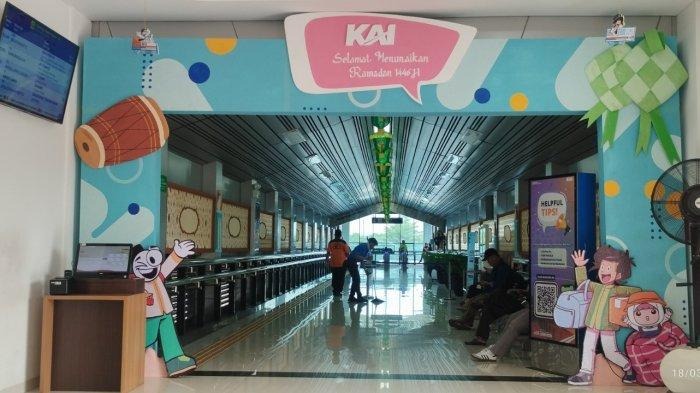 Ornamen Ramadan di Stasiun Daop 5 Purwokerto, Mewujudkan Suasana Mudik yang Lebih Nyaman dan Menyenangkan