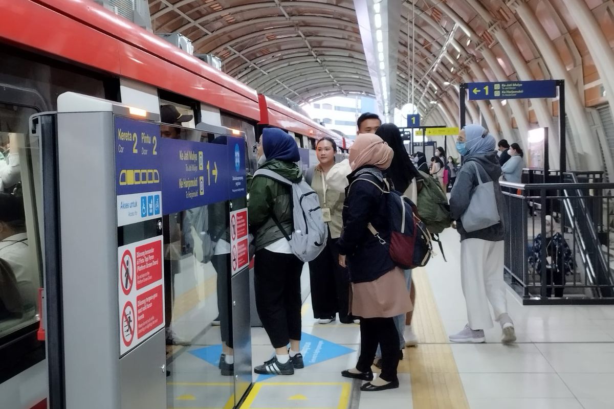 LRT Jabodebek Ukir Rekor Waisak, Transportasi Publik Modern Jadi Andalan Liburan