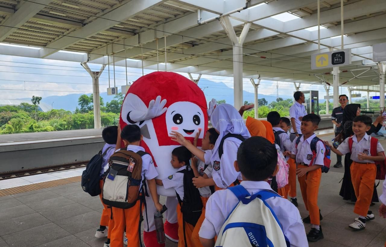 KCIC Tumbuhkan Kecintaan Siswa pada Transportasi Publik Lewat Whoosh Edutrip