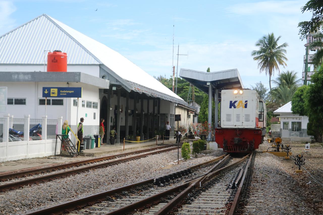 Menjelajah Sumbar dengan Kereta: Dari Bandara ke Pantai, Semuanya Bisa!