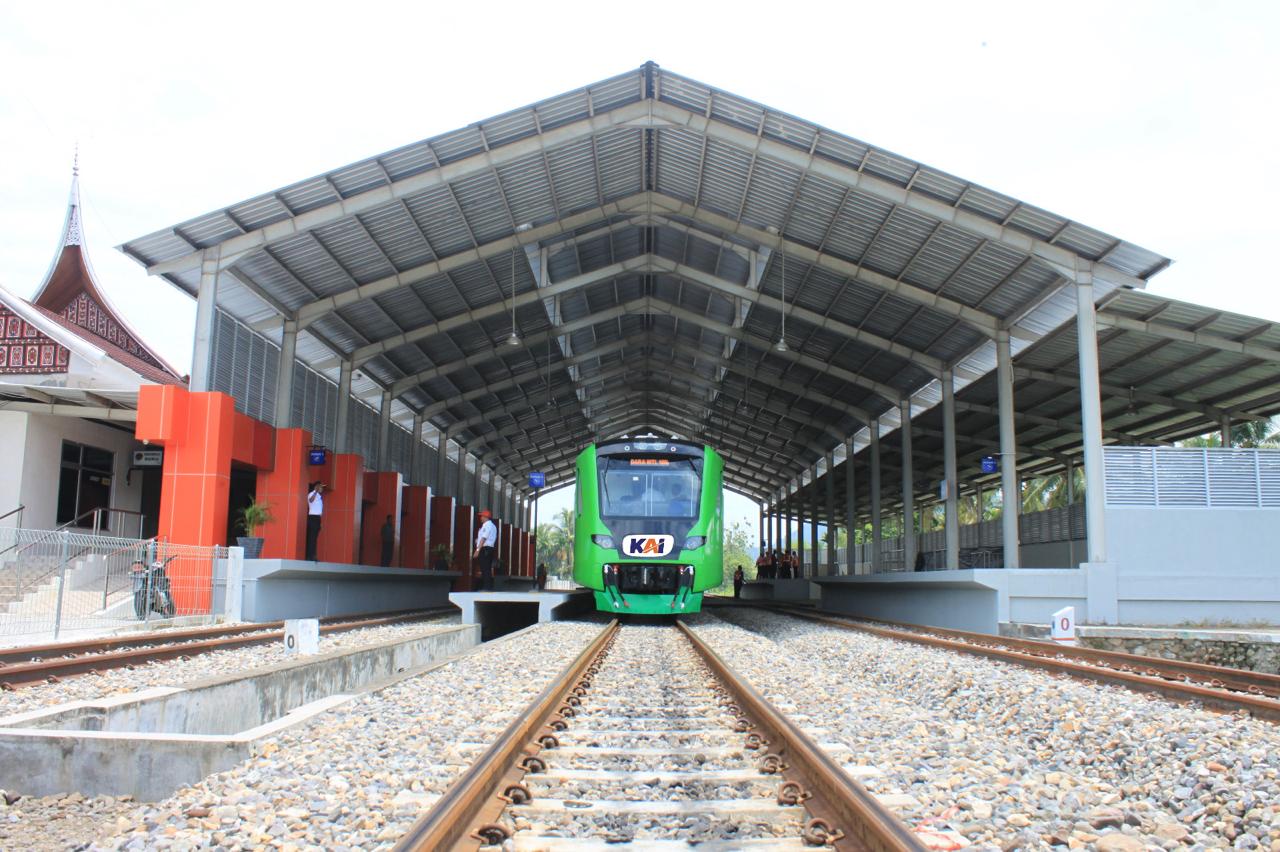 Transportasi Hemat dan Kaya Pesona di Sumatera Barat Lewat Jalur Rel