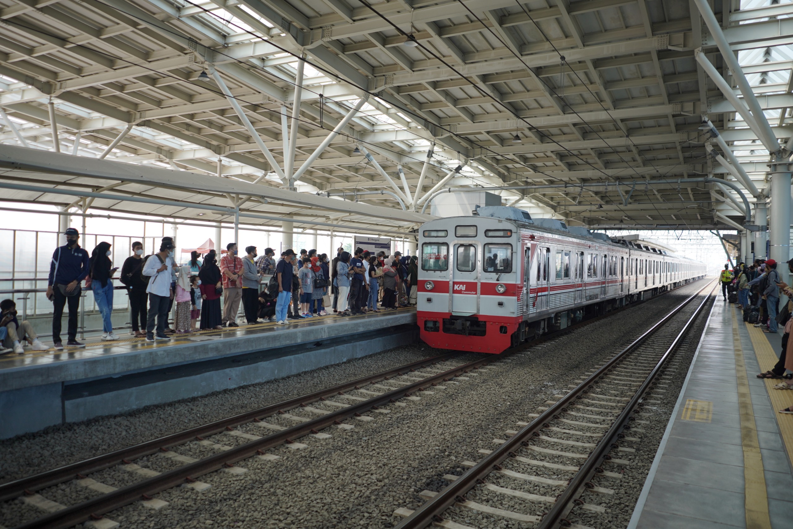 Stasiun Manggarai di Usia 107 Tahun: Pintu Gerbang yang Menghubungkan Masa Lalu dan Kini