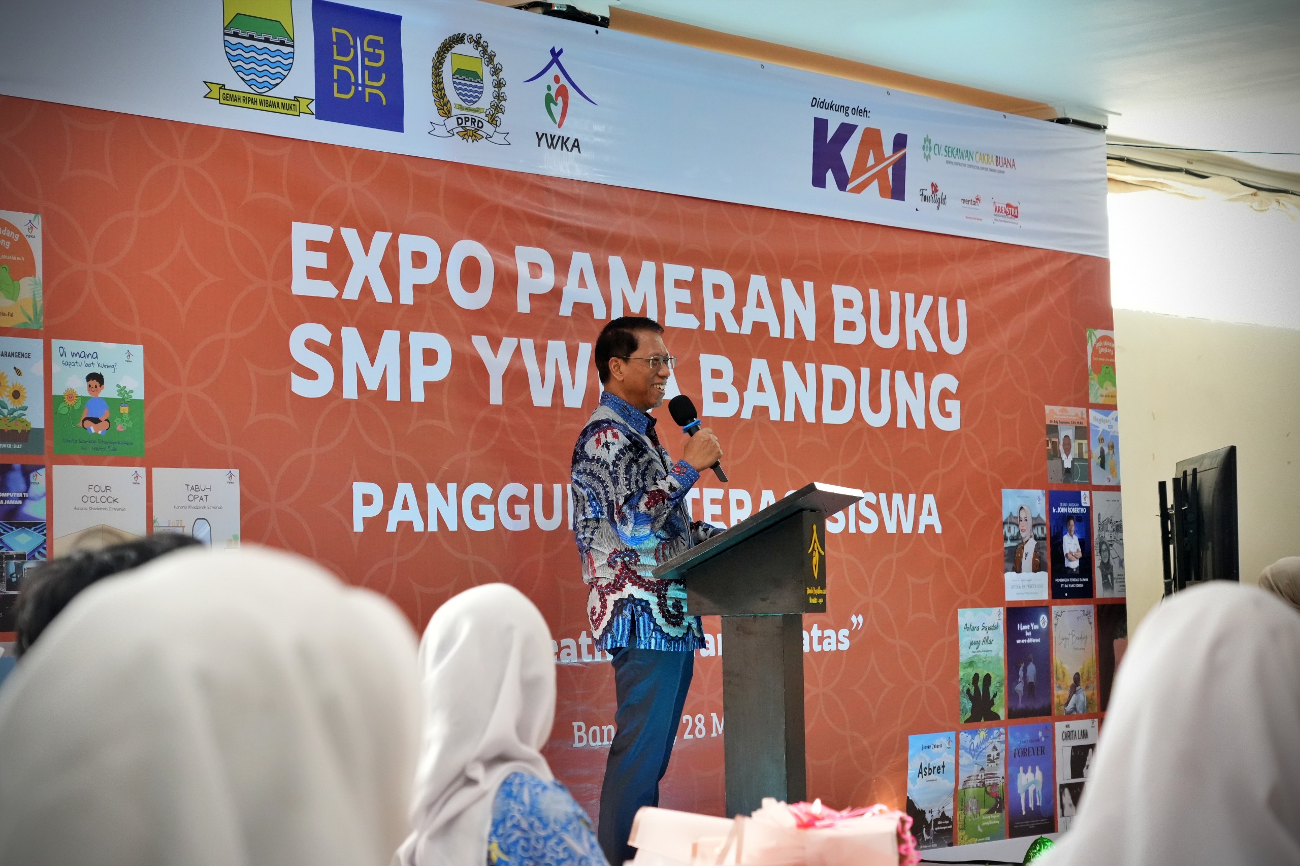 KAI Dukung Literasi Pelajar Bandung Lewat Expo Buku SMP YWKA